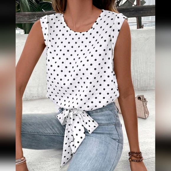 💕 Polka Dot Print Knot Hem Blouse - Picture 2 of 6